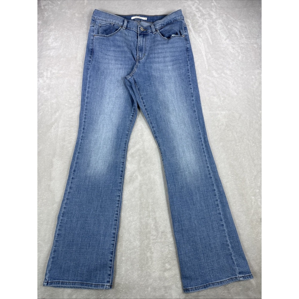 Levi's Jeans Women's Classic Boot cut Size 10 W30 L32 Med Wash